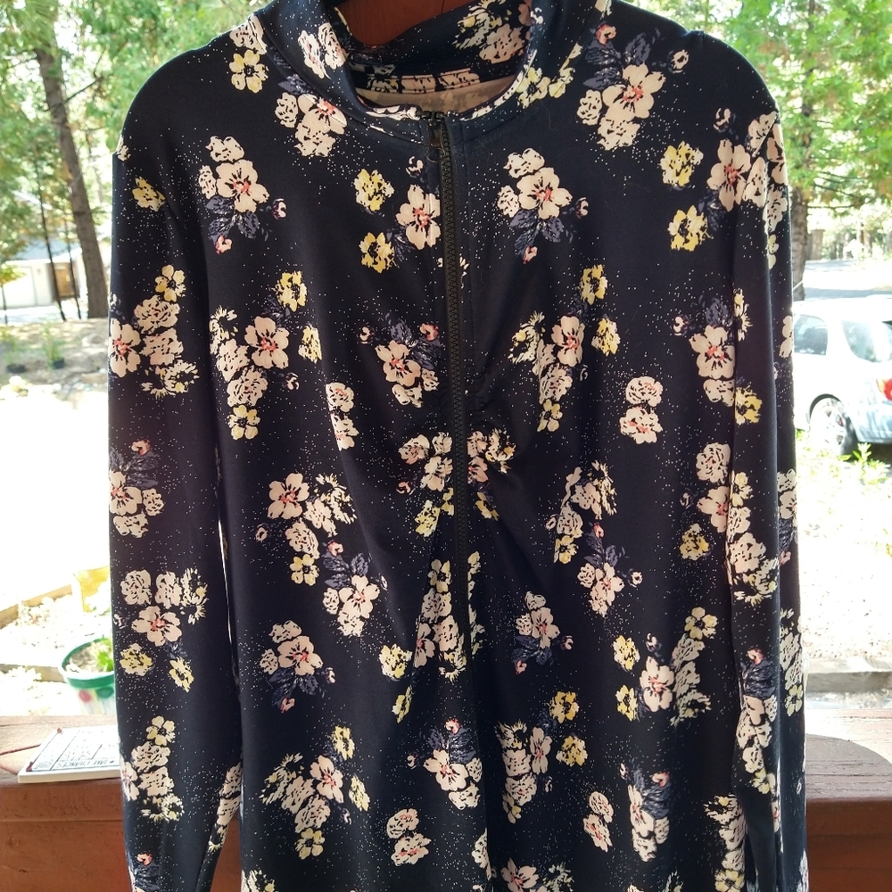 Great Condition Exercise zip up - Picture 13 of 13